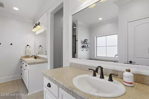 Bath - 124 Grayhawk Dr, Madison, MS 39110 photo 2 of 5