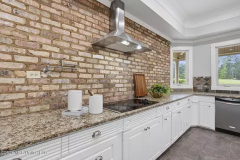 Kitchen - 559 White Oak Rd, Florence, MS 39073 photo 4 of 7