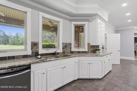 Kitchen - 559 White Oak Rd, Florence, MS 39073 photo 7 of 7