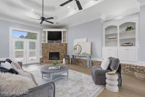Living - 559 White Oak Rd, Florence, MS 39073 photo 2 of 3