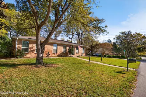 Exterior - 88386 E Diamondhead Dr, Diamondhead, MS 39525 photo 5 of 12