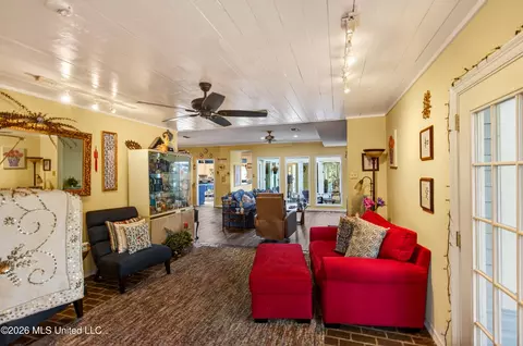 Living - 88386 E Diamondhead Dr, Diamondhead, MS 39525 photo 5 of 5