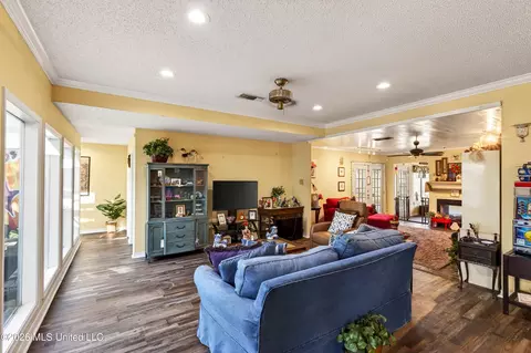 Living - 88386 E Diamondhead Dr, Diamondhead, MS 39525 photo 3 of 5