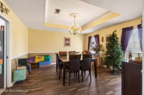Dining - 88386 E Diamondhead Dr, Diamondhead, MS 39525 photo 5 of 6