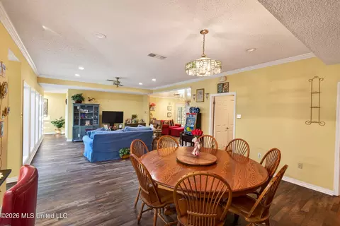 Dining - 88386 E Diamondhead Dr, Diamondhead, MS 39525 photo 6 of 6