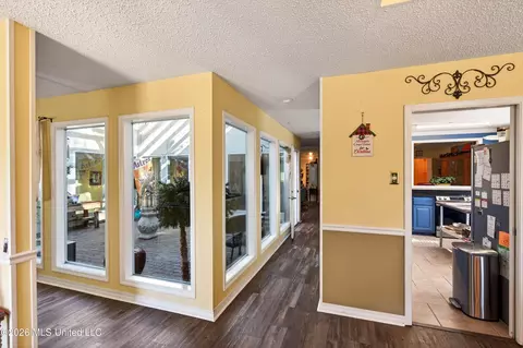 Entry Way - 88386 E Diamondhead Dr, Diamondhead, MS 39525 photo 2 of 3