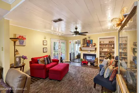 Living - 88386 E Diamondhead Dr, Diamondhead, MS 39525 photo 2 of 5