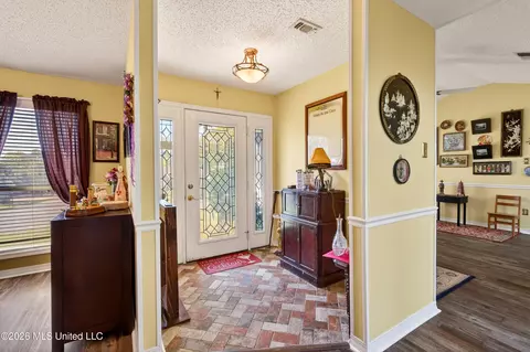 Entry Way - 88386 E Diamondhead Dr, Diamondhead, MS 39525 photo 1 of 3