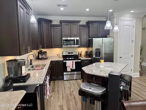 Kitchen - 886 Maili Pl, Diamondhead, MS 39525 photo 2 of 3