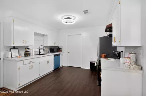 Kitchen - 239 Twin Lakes Dr, Canton, MS 39046 photo 1 of 1