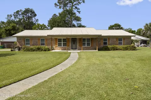 13101 Cambridge Blvd, Ocean Springs, MS 39564