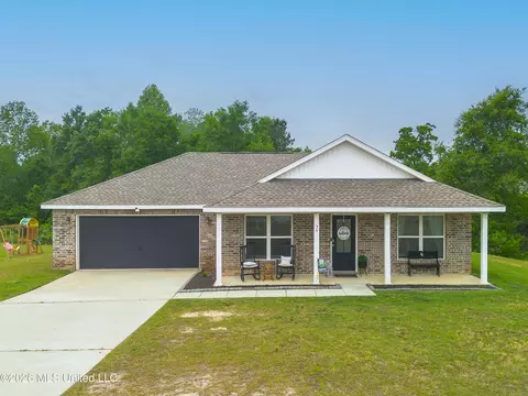 54 Summit View Dr, Perkinston, MS 39573
