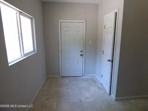 Entry Way - 321 Saint Augustine, Mccomb, MS 39648 photo 2 of 3