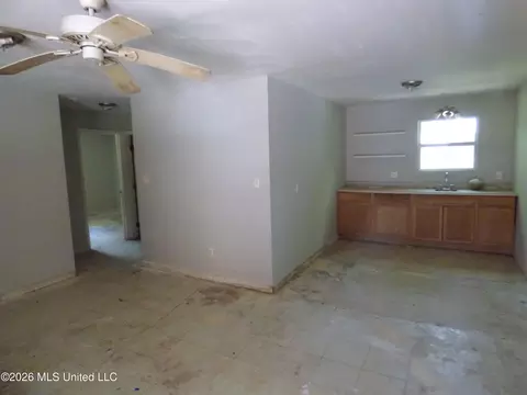 Living - 321 Saint Augustine, Mccomb, MS 39648 photo 1 of 2