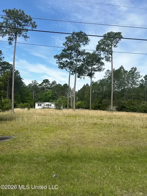 13723 Foxrun Dr, Vancleave, MS 39565