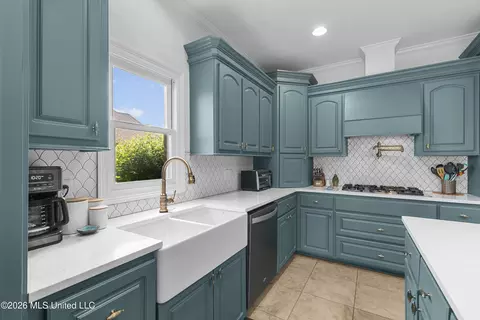 Kitchen - 107 Beaufort Cir, Madison, MS 39110 photo 3 of 5