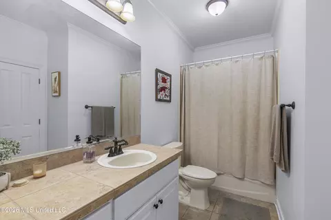 Bath - 107 Beaufort Cir, Madison, MS 39110 photo 1 of 3