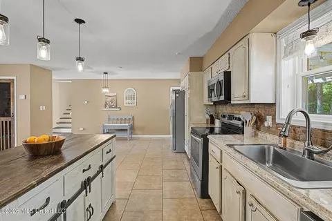 Kitchen - 2125 Swinnea Rd, Nesbit, MS 38651 photo 4 of 4