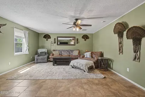 Living - 2125 Swinnea Rd, Nesbit, MS 38651 photo 1 of 2