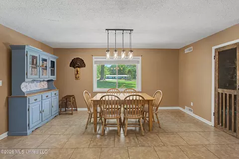 Dining - 2125 Swinnea Rd, Nesbit, MS 38651 photo 1 of 1