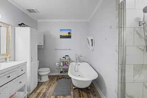 Bath - 2125 Swinnea Rd, Nesbit, MS 38651 photo 1 of 4