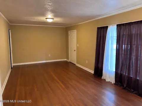 Living - 668 Broadmoor Dr, Jackson, MS 39206 photo 2 of 2