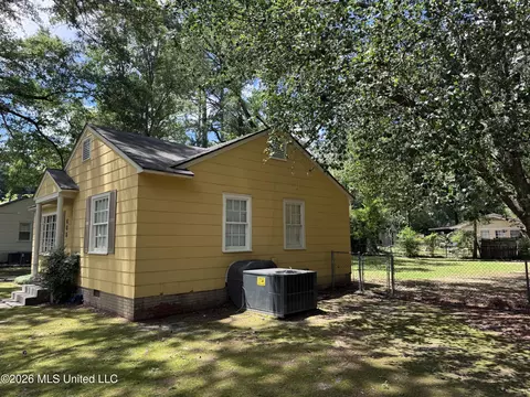 Exterior - 668 Broadmoor Dr, Jackson, MS 39206 photo 4 of 4