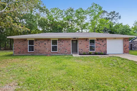 108 Vicksburg Pl, Ocean Springs, MS 39564