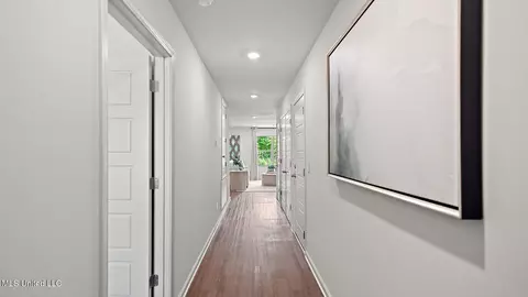 Entry Way - 324 Cedar Crest Dr, Pearl, MS 39208 photo 2 of 4