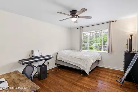 Bedroom - 1055 Parkwood Pl, Jackson, MS 39206 photo 3 of 4