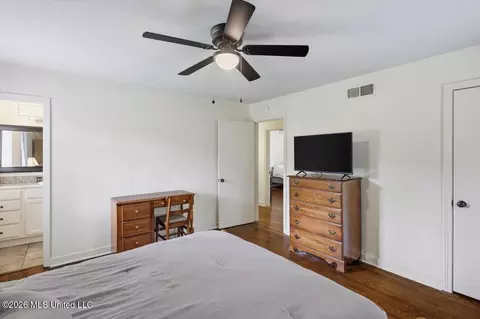Bedroom - 1055 Parkwood Pl, Jackson, MS 39206 photo 2 of 4