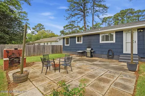 Exterior - 1055 Parkwood Pl, Jackson, MS 39206 photo 4 of 7