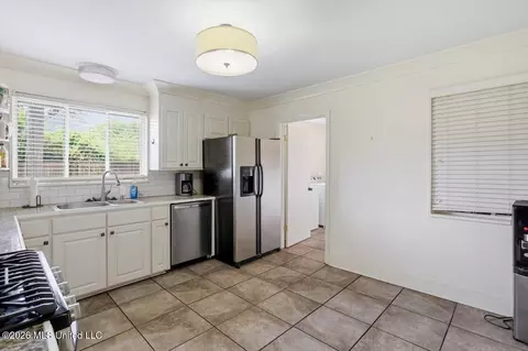 Kitchen - 1055 Parkwood Pl, Jackson, MS 39206 photo 1 of 3