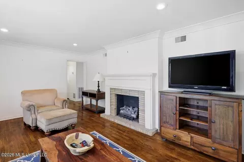 Living - 1055 Parkwood Pl, Jackson, MS 39206 photo 3 of 4