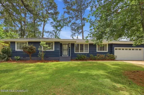 1055 Parkwood Pl, Jackson, MS 39206