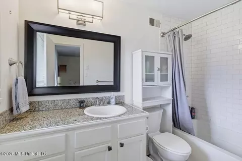 Bath - 1055 Parkwood Pl, Jackson, MS 39206 photo 1 of 2