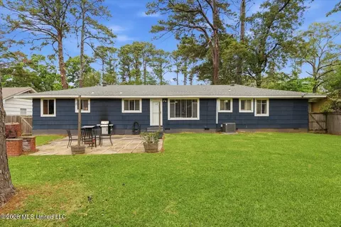 Exterior - 1055 Parkwood Pl, Jackson, MS 39206 photo 5 of 7