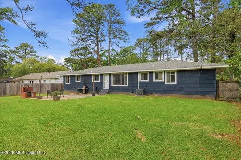 Exterior - 1055 Parkwood Pl, Jackson, MS 39206 photo 6 of 7