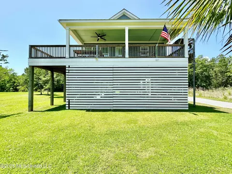107 Elliot Ave, Pass Christian, MS 39571