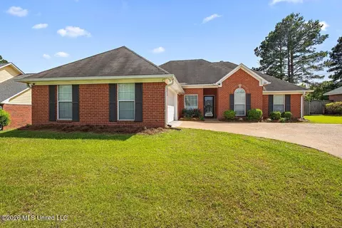 135 Stratford Dr, Madison, MS 39110