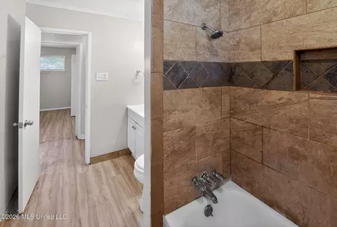 Bath - 5730 NE Imperial Dr, Jackson, MS 39211 photo 5 of 6
