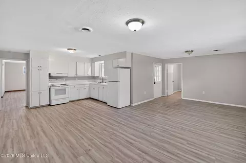 Living - 5730 NE Imperial Dr, Jackson, MS 39211 photo 9 of 9