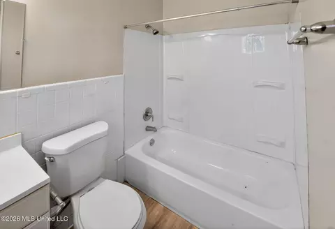 Bath - 5730 NE Imperial Dr, Jackson, MS 39211 photo 4 of 6