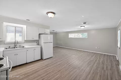 Living - 5730 NE Imperial Dr, Jackson, MS 39211 photo 8 of 9