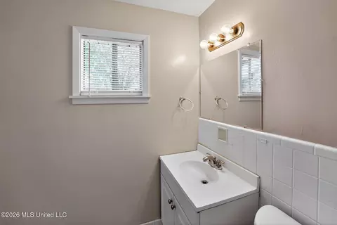 Bath - 5730 NE Imperial Dr, Jackson, MS 39211 photo 1 of 6