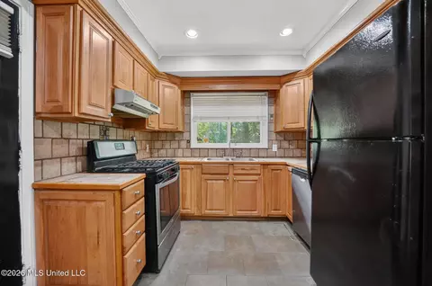Kitchen - 1639 Lockwood Ave, Jackson, MS 39211 photo 2 of 2