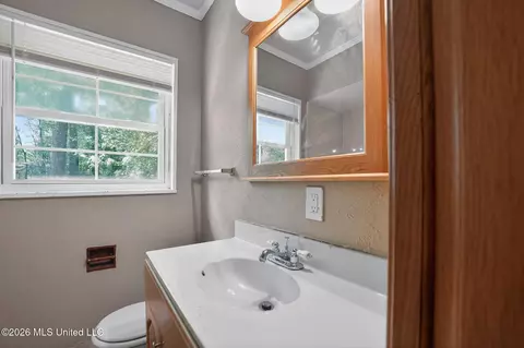 Bath - 1639 Lockwood Ave, Jackson, MS 39211 photo 2 of 3