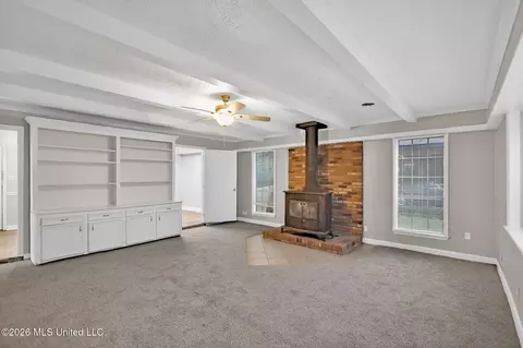 Living - 335 Allstate Dr, Jackson, MS 39211 photo 3 of 7