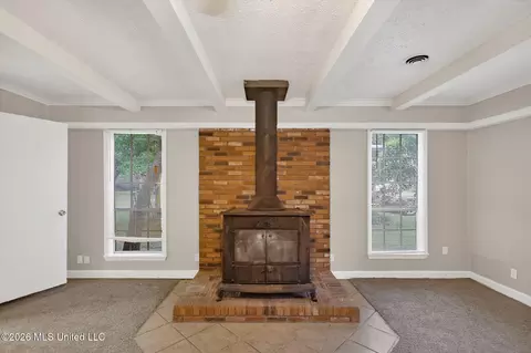 Living - 335 Allstate Dr, Jackson, MS 39211 photo 4 of 7