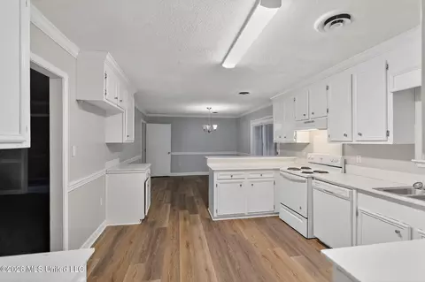 Kitchen - 335 Allstate Dr, Jackson, MS 39211 photo 2 of 3
